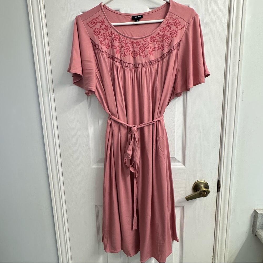 Torrid Women's Pink Mini Challis Embroidered Dress - Plus Size 1 - NWOT - Picture 4 of 11
